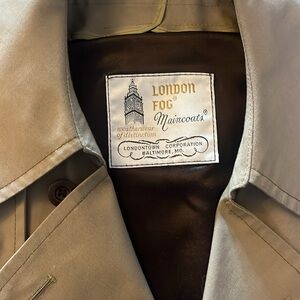 Men’s London Fog Vintage Raincoat, size 38 Regular!